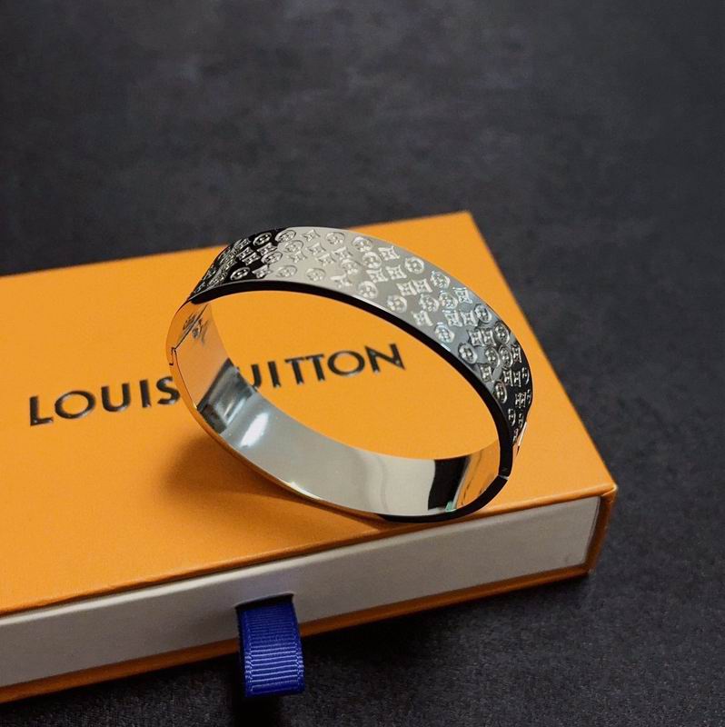 LV Bracelet 03yxs220 (4)