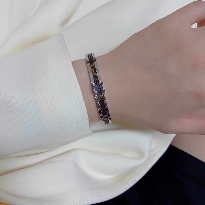 LV Bracelet 03yxs232 (8)