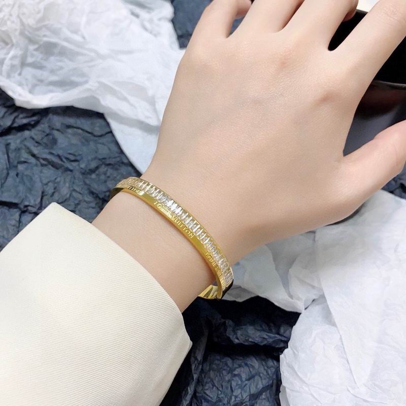 LV Bracelet 03yxs233 (2)