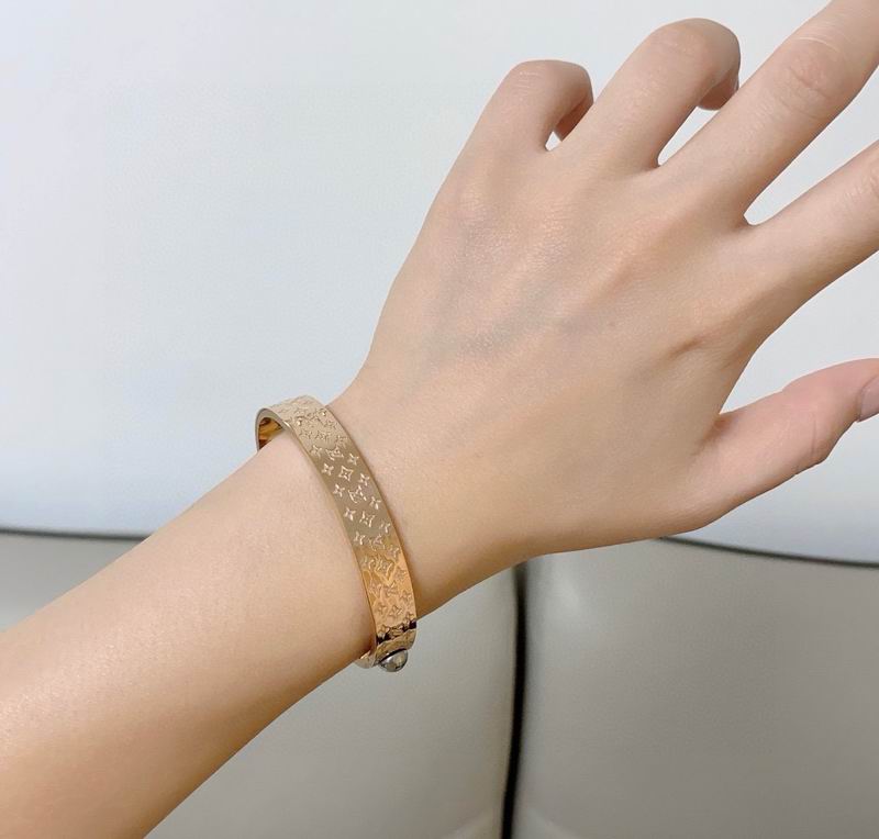 LV Bracelet 03yxs236 (2)