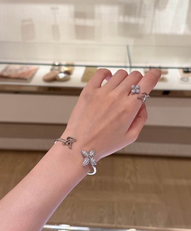 LV Bracelet 03yxs238 (10)