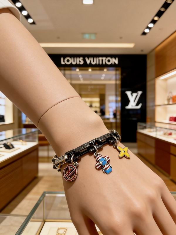 LV Bracelet 03yxs239 (2)