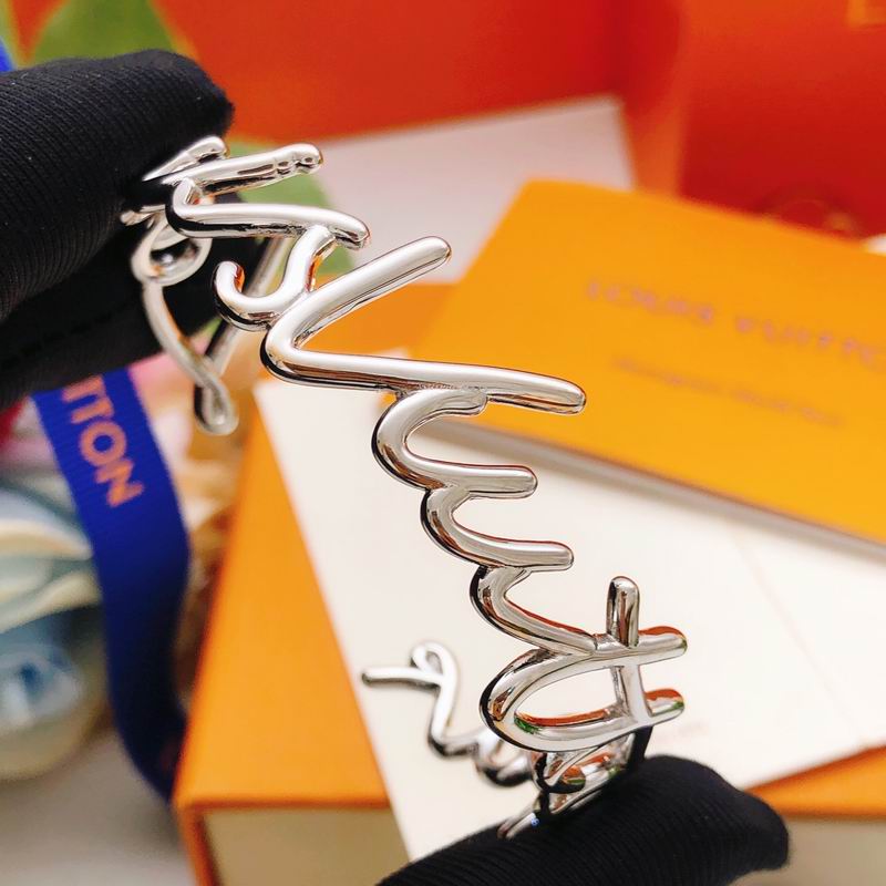 LV Bracelet 03yxs258 (8)