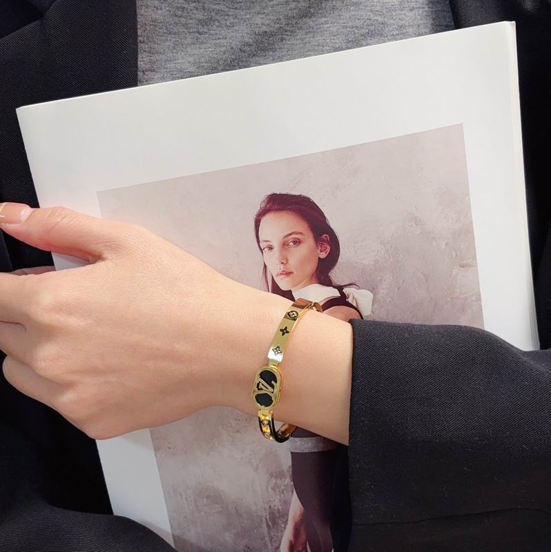LV Bracelet 03yxs266 (9)