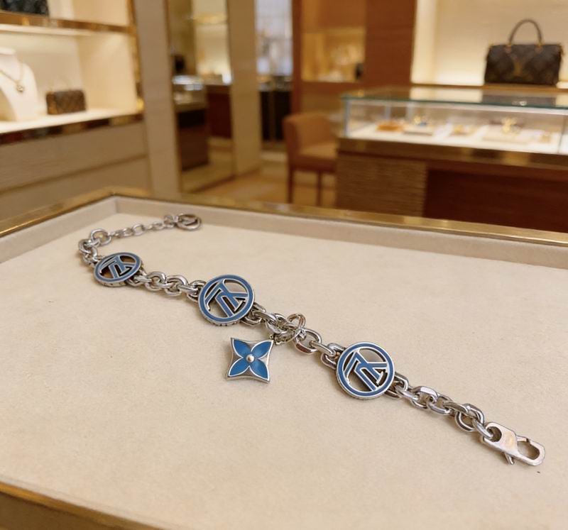 LV Bracelet 03yxs274 (1)
