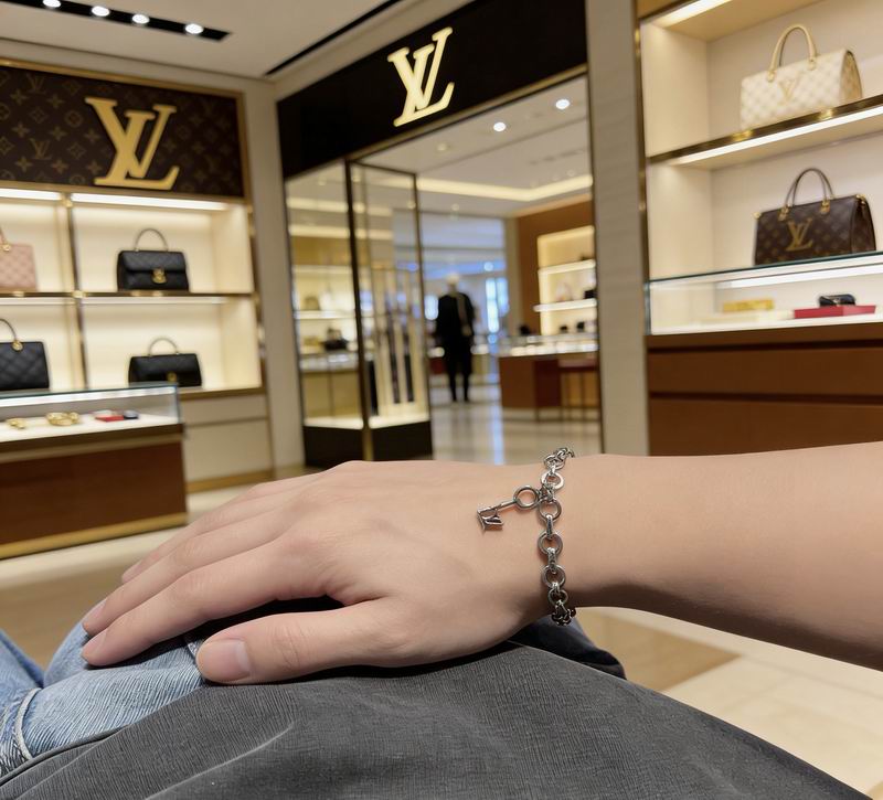 LV Bracelet 03yxs276 (2)