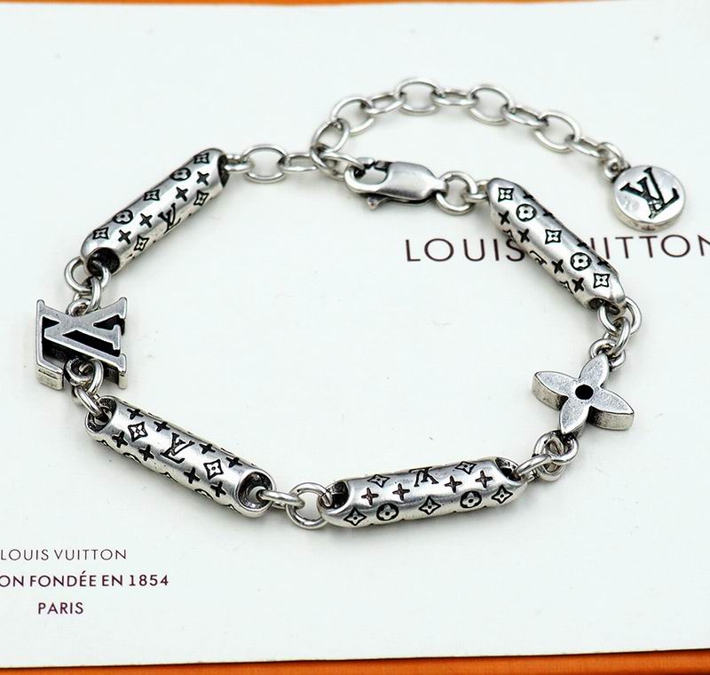 LV Bracelet 03yxs280 (4)