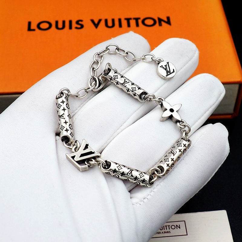 LV Bracelet 03yxs280 (5)