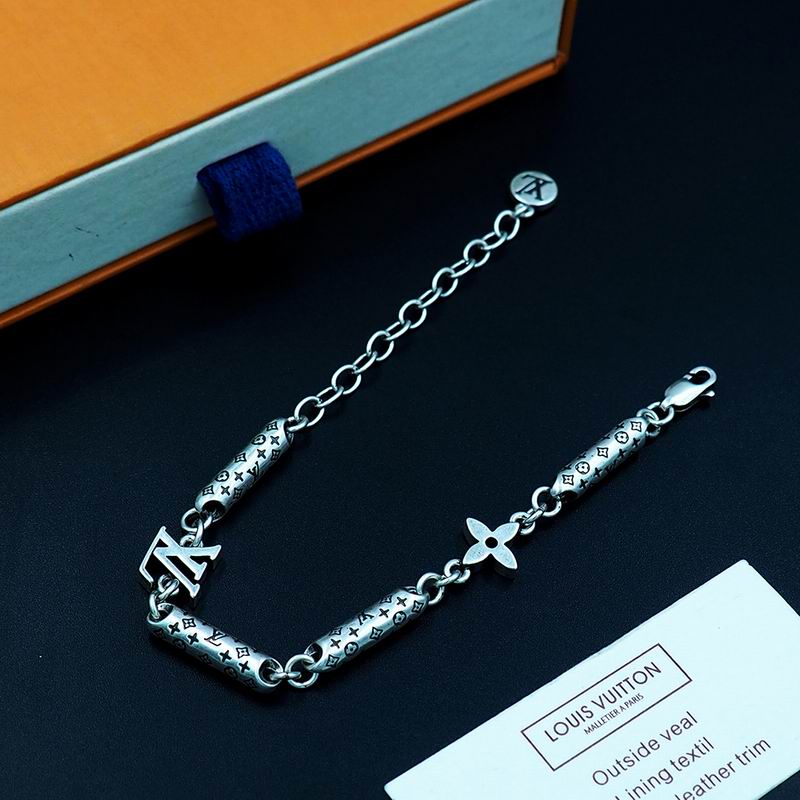 LV Bracelet 03yxs280 (8)