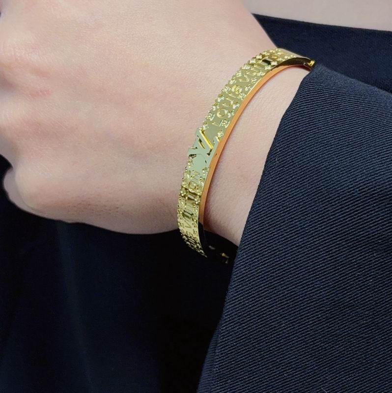 LV Bracelet 03yxs285 (1)