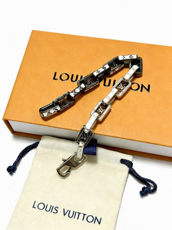LV Bracelet 03yxs290 (4)