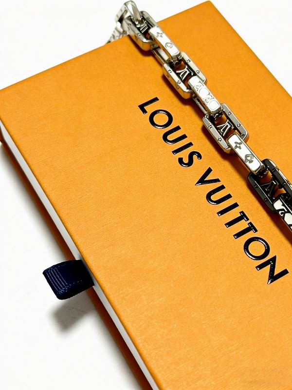LV Bracelet 03yxs290 (5)