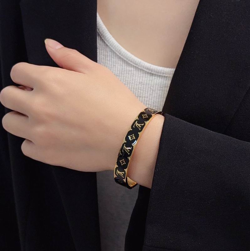 LV Bracelet 03yxs292 (2)