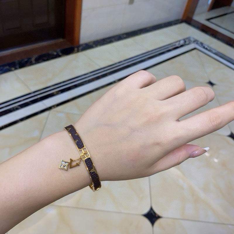 LV Bracelet 03yxs294 (2)