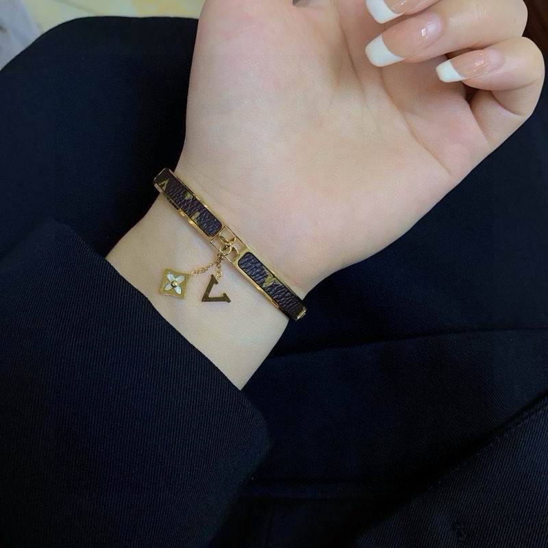 LV Bracelet 03yxs294 (3)