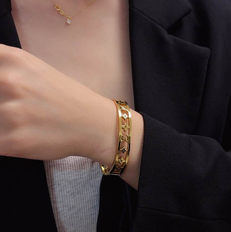 LV Bracelet 03yxs296 (1)