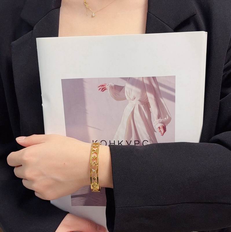 LV Bracelet 03yxs296 (2)