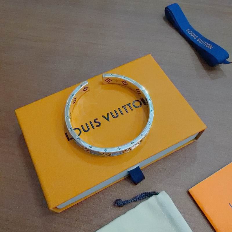LV Bracelet 03yxs304 (13)