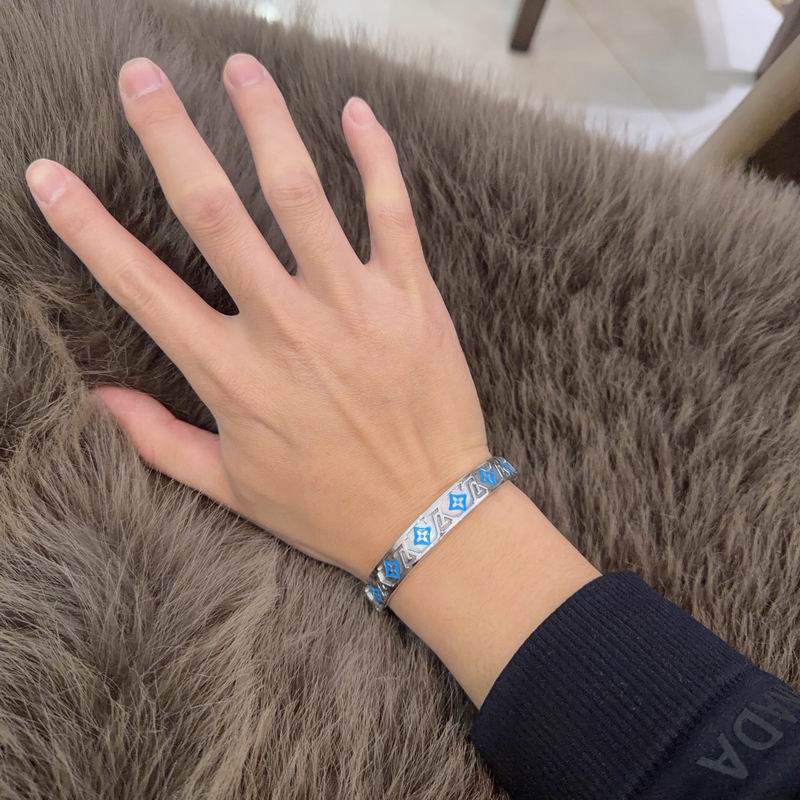 LV Bracelet 03yxs304 (15)