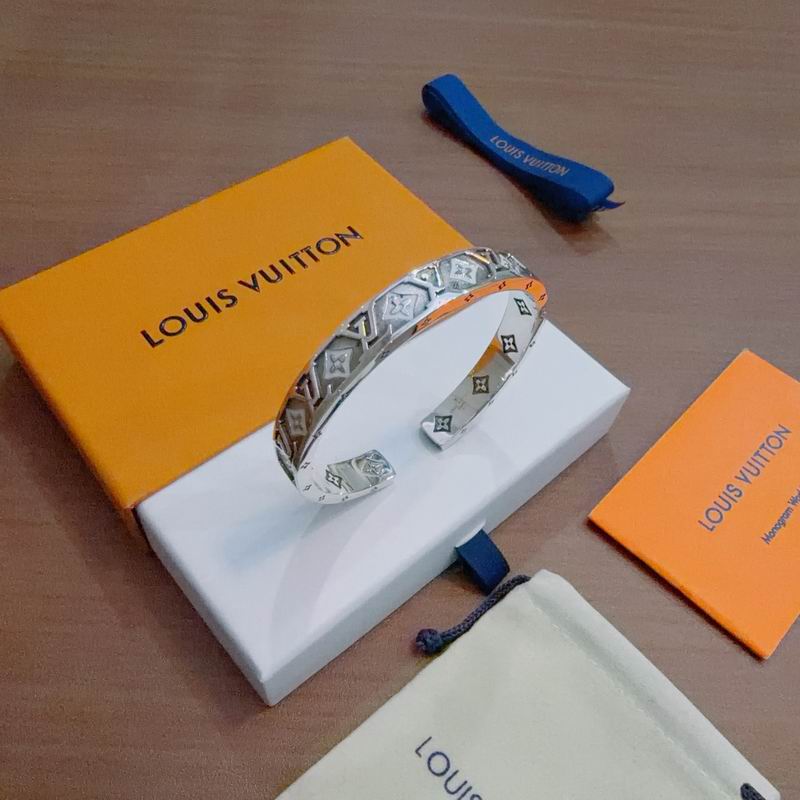 LV Bracelet 03yxs304 (2)