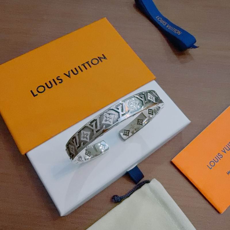 LV Bracelet 03yxs304 (3)