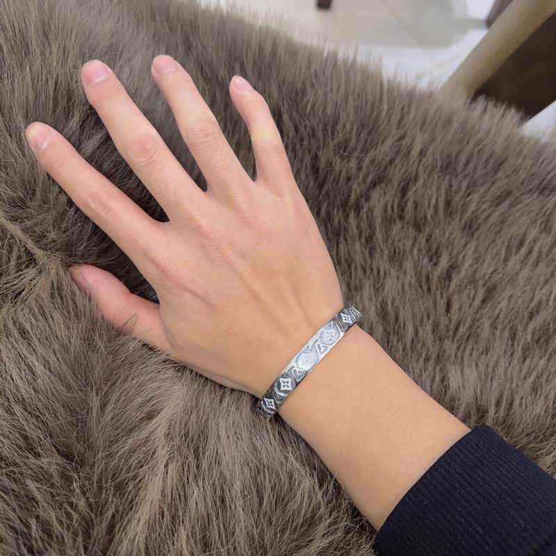 LV Bracelet 03yxs304 (5)