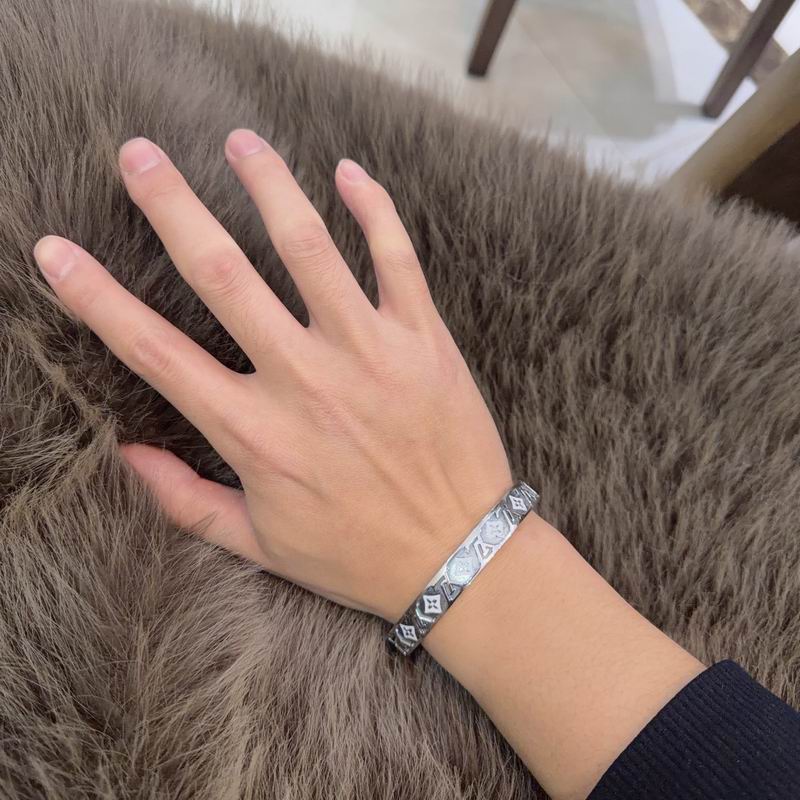 LV Bracelet 03yxs304 (7)