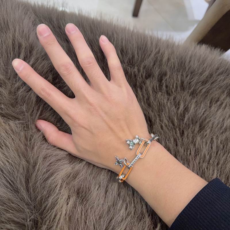 LV Bracelet 03yxs305 (4)