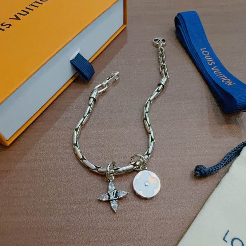 LV Bracelet 03yxs306 (3)