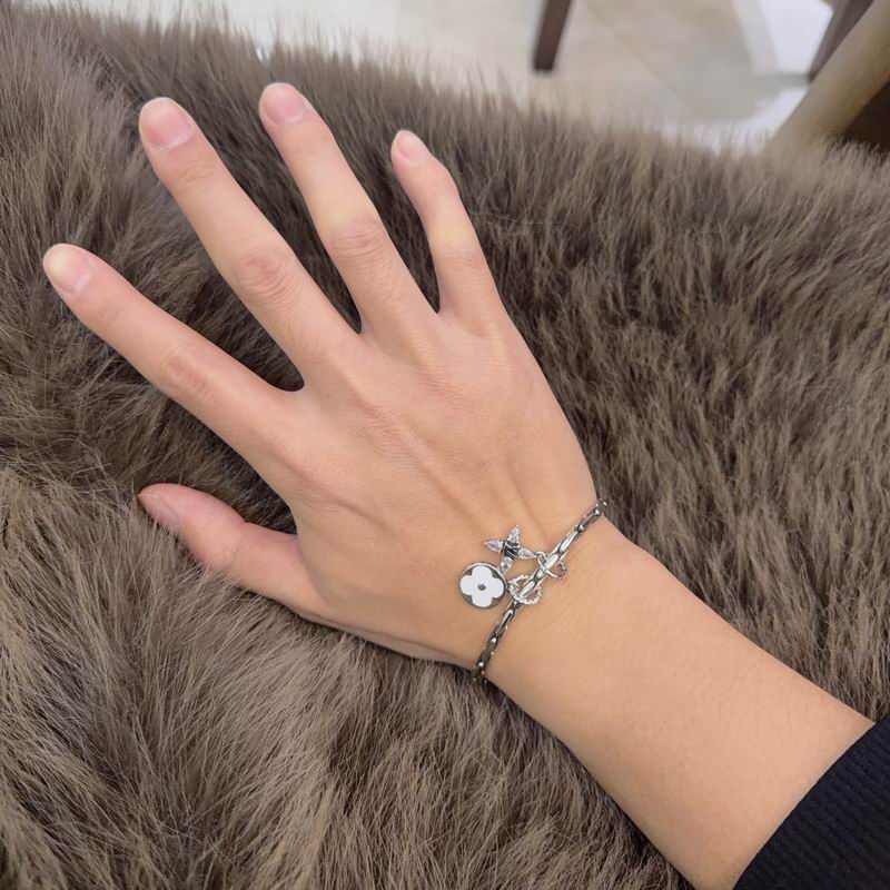 LV Bracelet 03yxs306 (4)