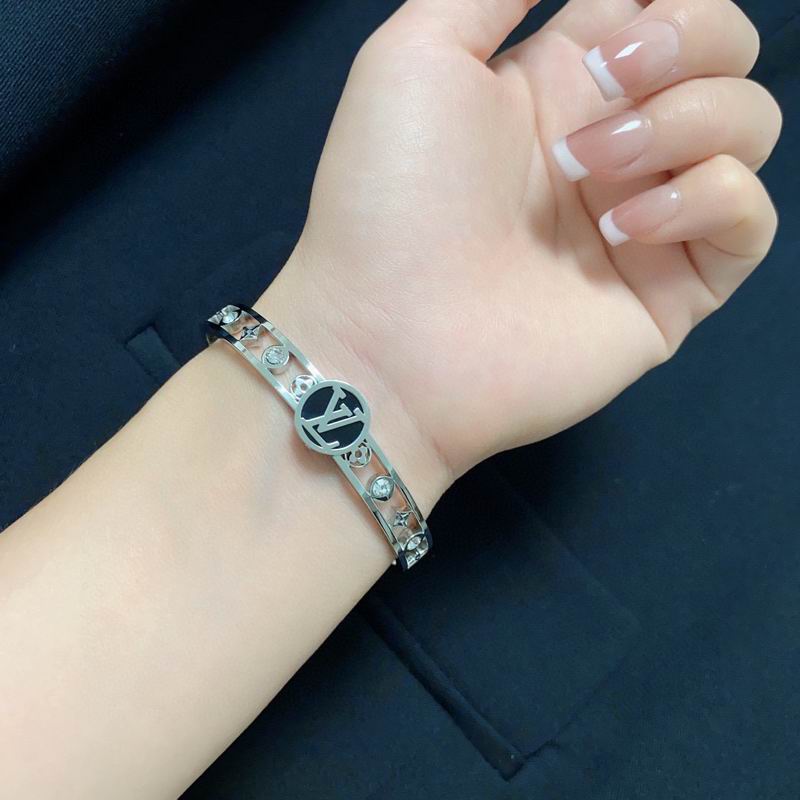 LV Bracelet 03yxs308 (1)