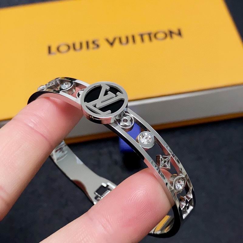 LV Bracelet 03yxs308 (8)