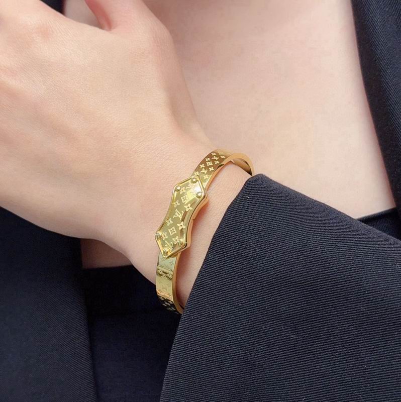 LV Bracelet 03yxs309 (1)