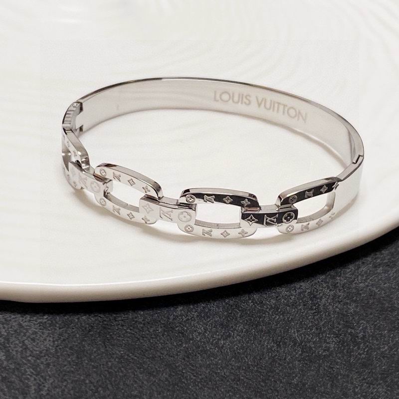 LV Bracelet 03yxs310 (4)