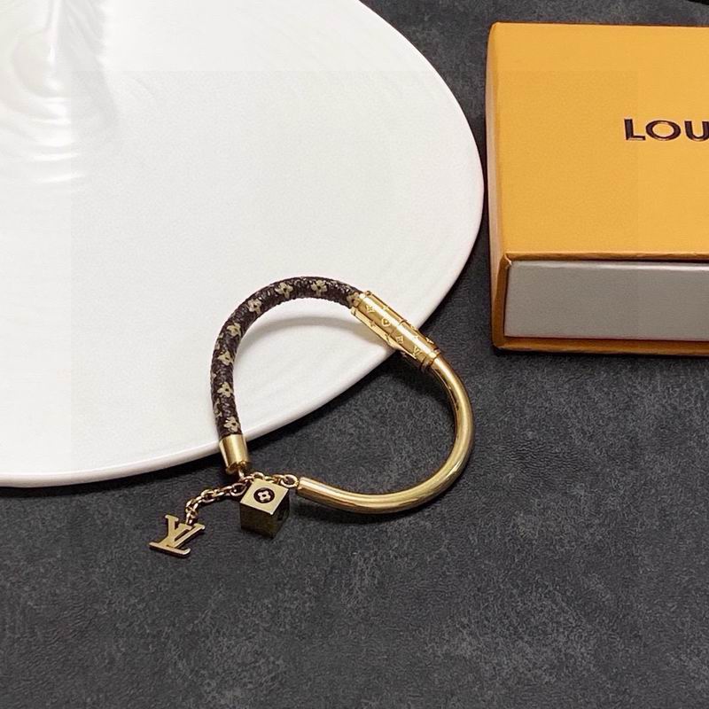 LV Bracelet 03yxs312 (2)