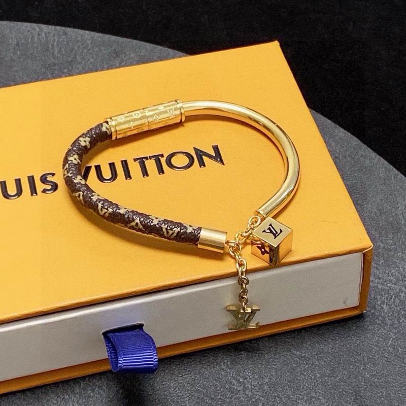 LV Bracelet 03yxs312 (8)