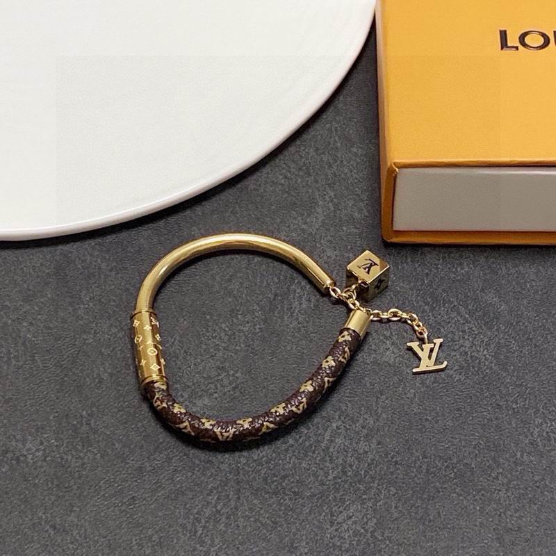 LV Bracelet 03yxs312 (9)