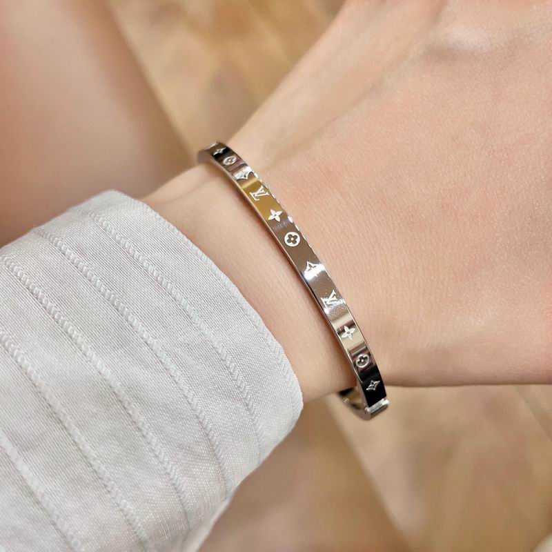LV Bracelet 04yxs320 (1)