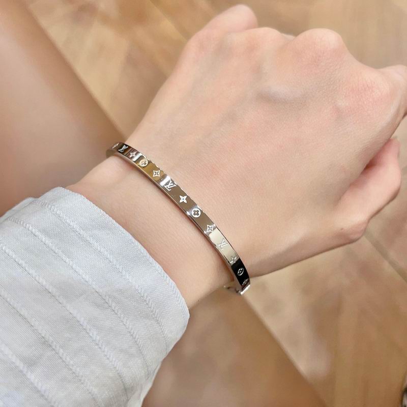 LV Bracelet 04yxs320 (2)
