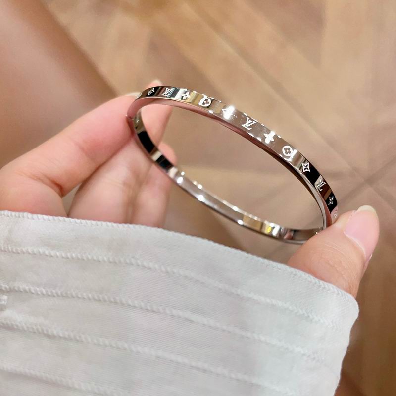 LV Bracelet 04yxs320 (4)