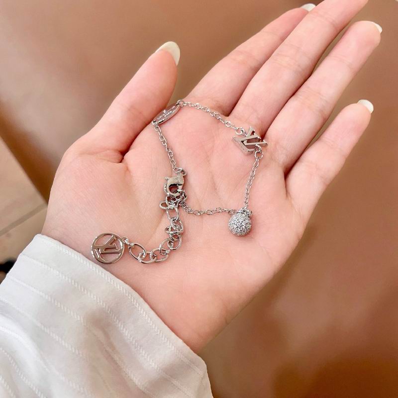 LV Bracelet 04yxs328 (4)