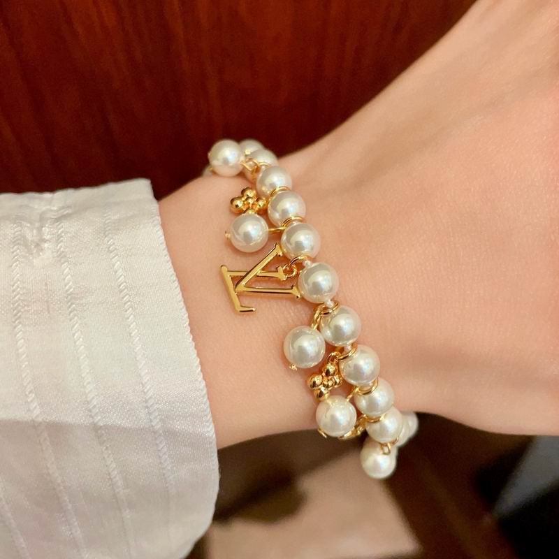 LV Bracelet 04yxs329 (2)