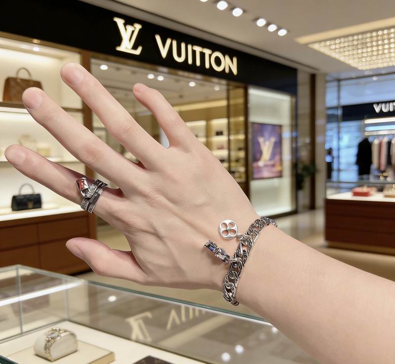 LV Bracelet 04yxs330 (2)
