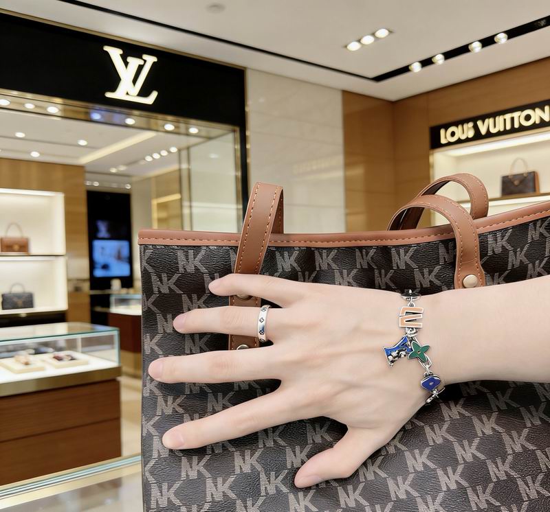 LV Bracelet 04yxs335 (4)