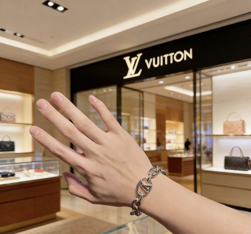 LV Bracelet 04yxs337 (4)