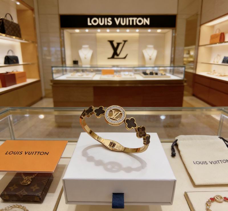 LV Bracelet 04yxs341 (5)