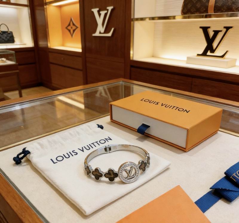 LV Bracelet 04yxs343 (1)