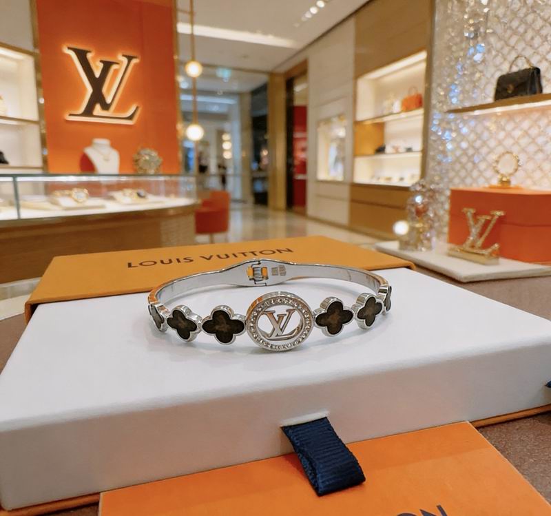LV Bracelet 04yxs343 (2)