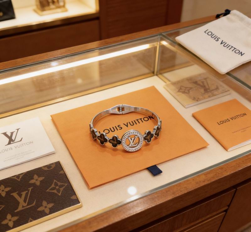 LV Bracelet 04yxs343 (3)