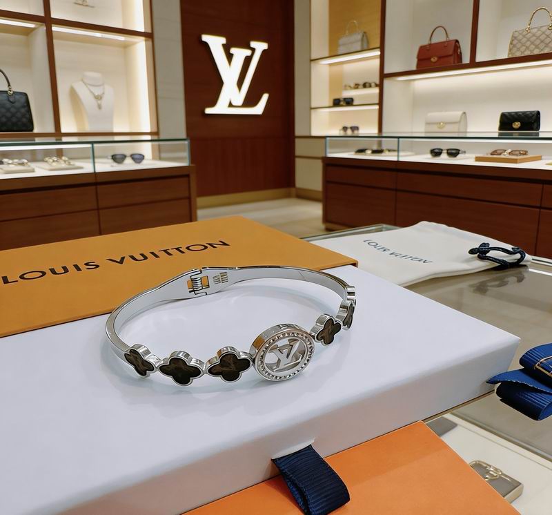 LV Bracelet 04yxs343 (5)